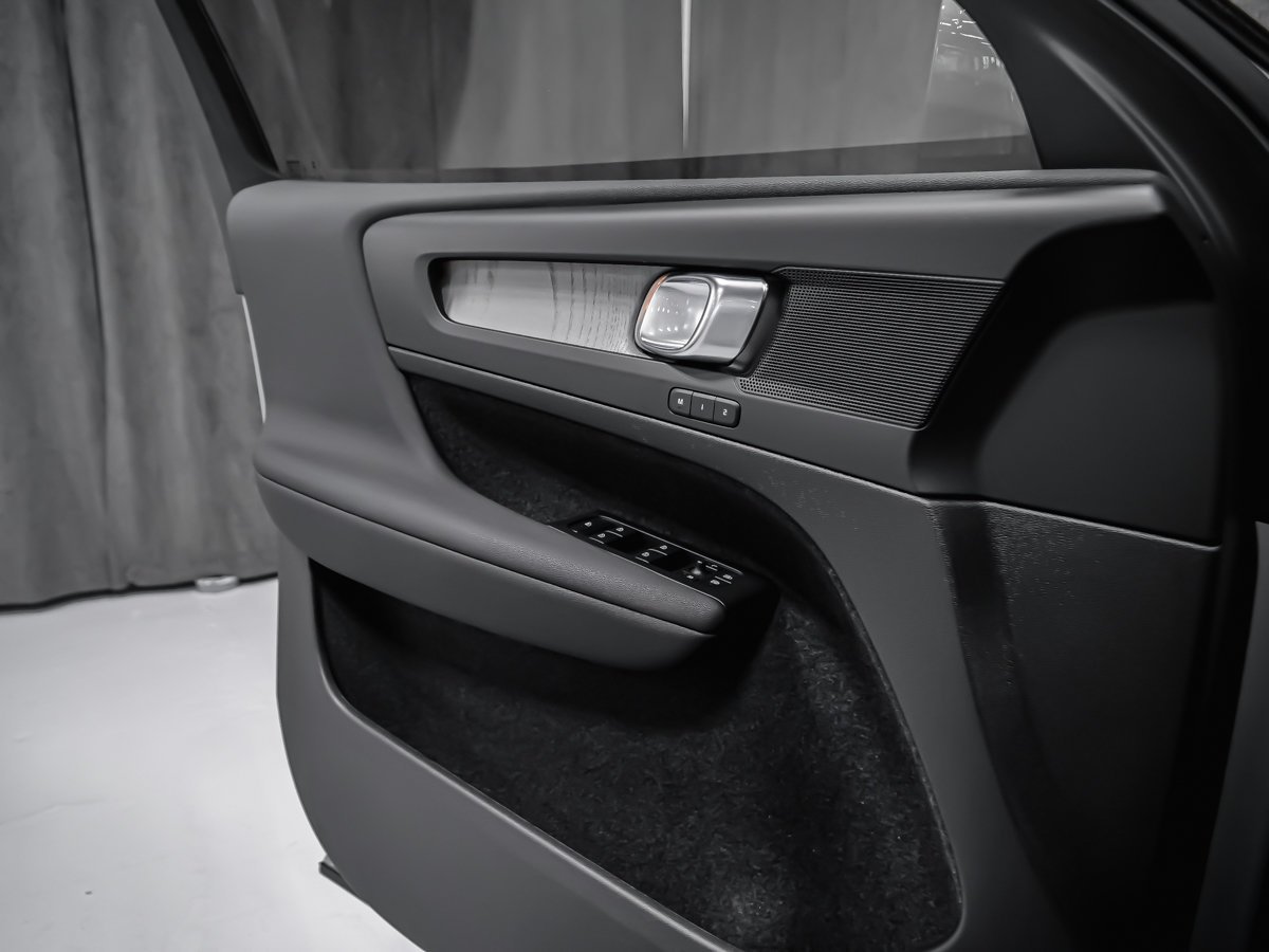 Volvo XC40 B5 CORE BRIGHT CLIMATE 2025 Gris Montréal - photo #7