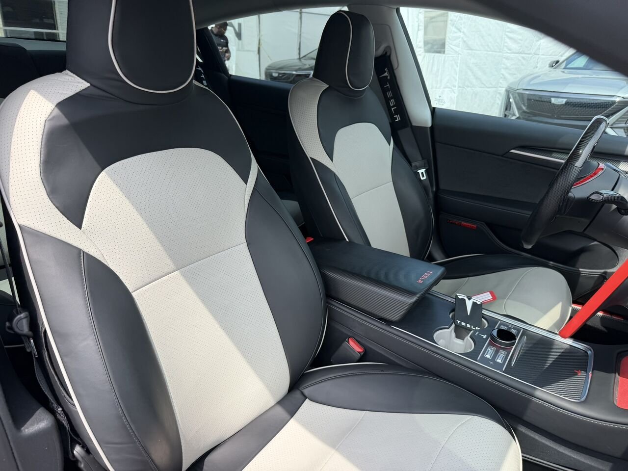 Tesla Model 3 CARBONE 2023 Argent Laval - photo #20