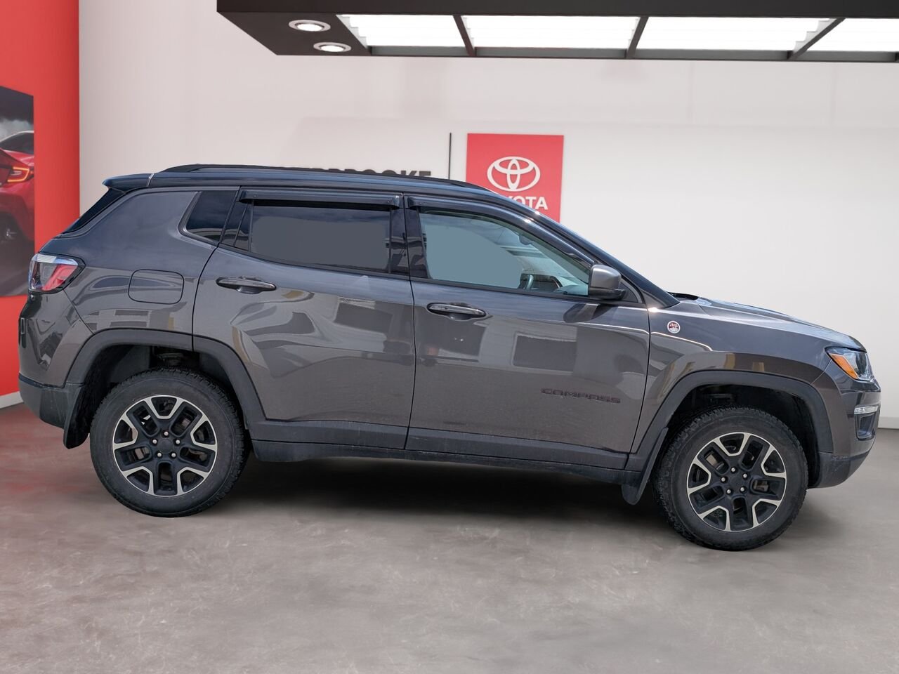 Jeep Compass Trailhawk/SIÈGES CHAUFFANTS/VOLANT CHAUFFANT/AC/CAMÉRA DE RECUL 2021 Gris Sherbrooke - photo #3