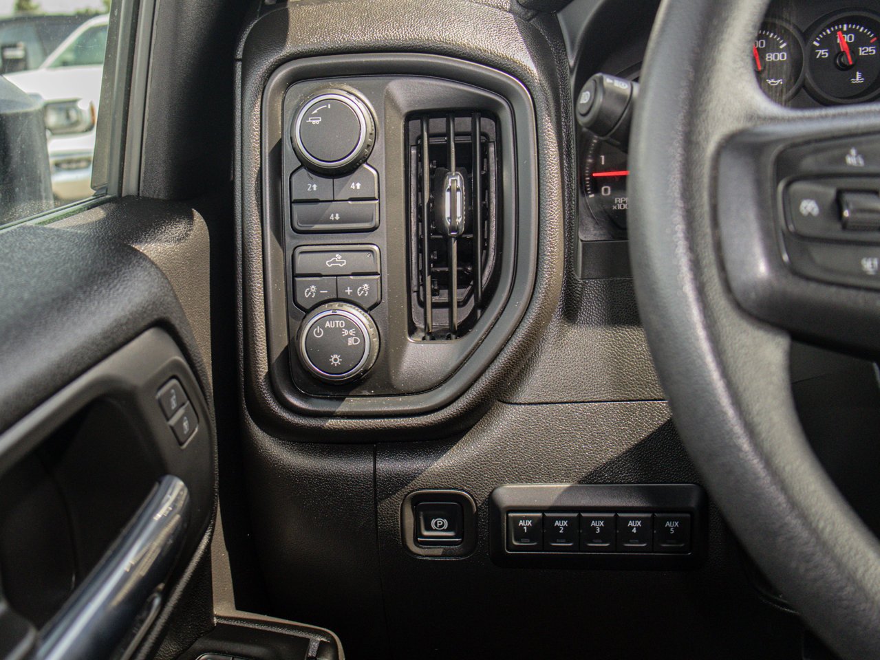 2025 Chevrolet Silverado 2500HD 4WD Crew Cab 159 Custom White Sherwood Park - photo #20