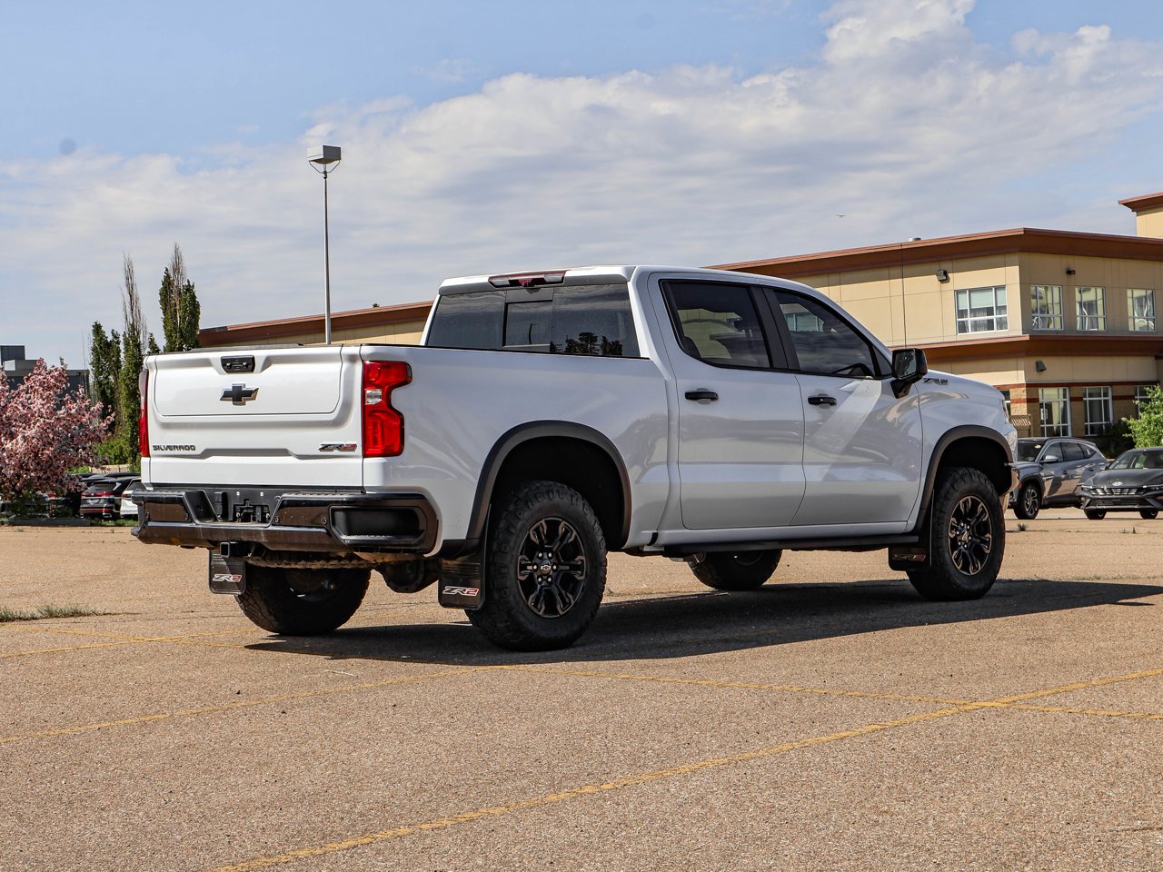 2024 Chevrolet Silverado 1500 4WD Crew Cab 147 ZR2 White Sherwood Park - photo #7