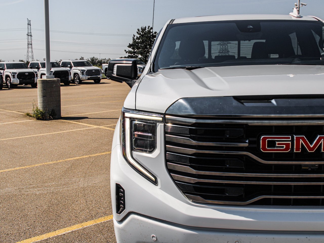 2022 GMC Sierra 1500 4WD Crew Cab 147 AT4 White Sherwood Park - photo #10