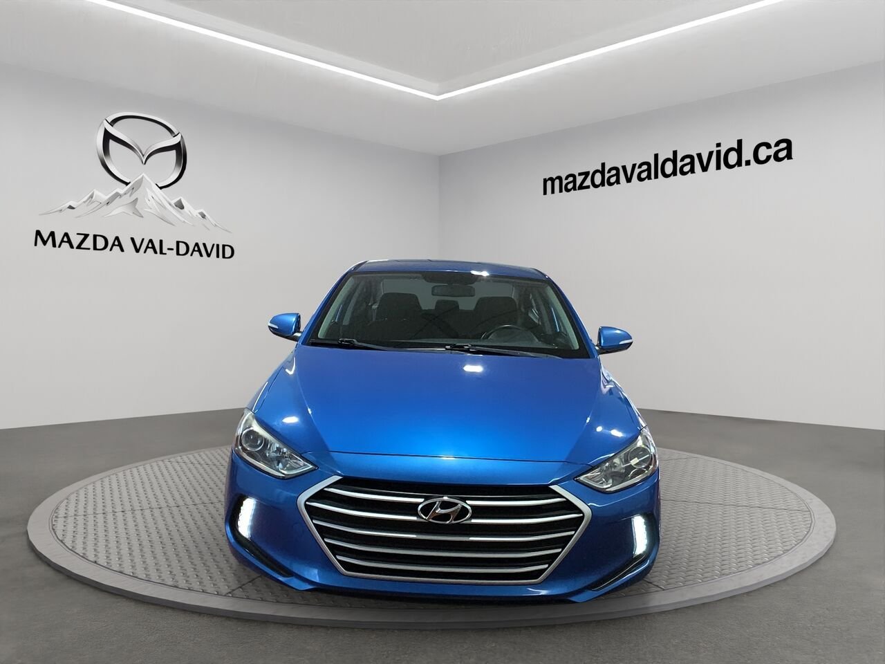 Hyundai Elantra Berline 4 portes, boîte automatique, GL, volant chauffant, caméra de recul 2017 Bleu Val-David - photo #2