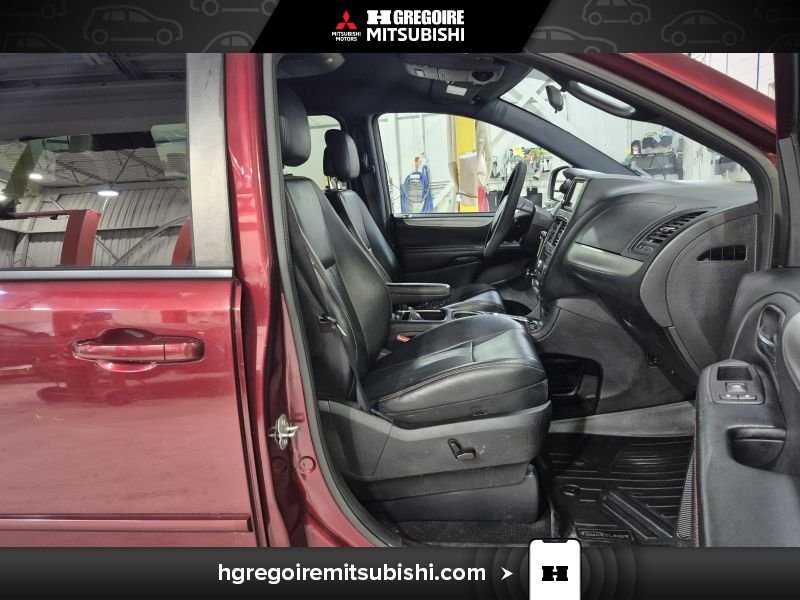 2016 Dodge GR Caravan Red Laval - photo #15
