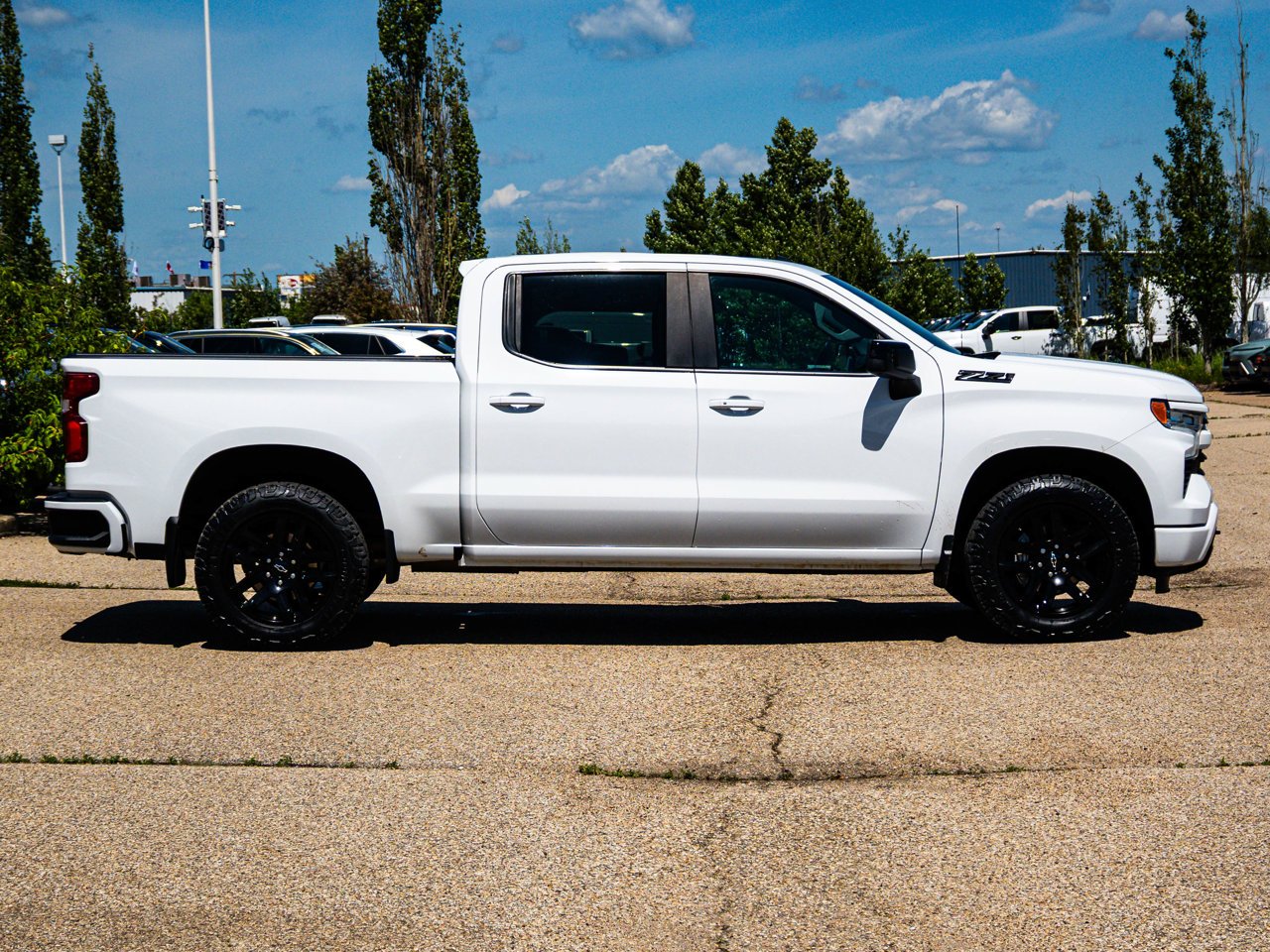 2023 Chevrolet Silverado 1500 4WD Crew Cab 147 RST White Sherwood Park - photo #13