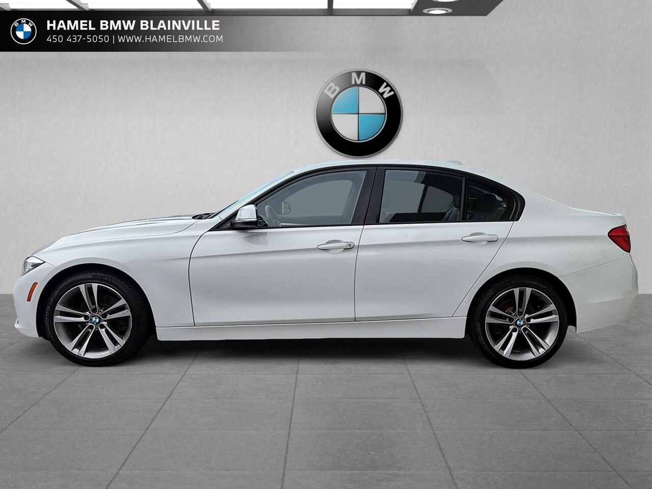 BMW Série 3 330i xDrive berline 2018 Blanc Blainville - photo #4