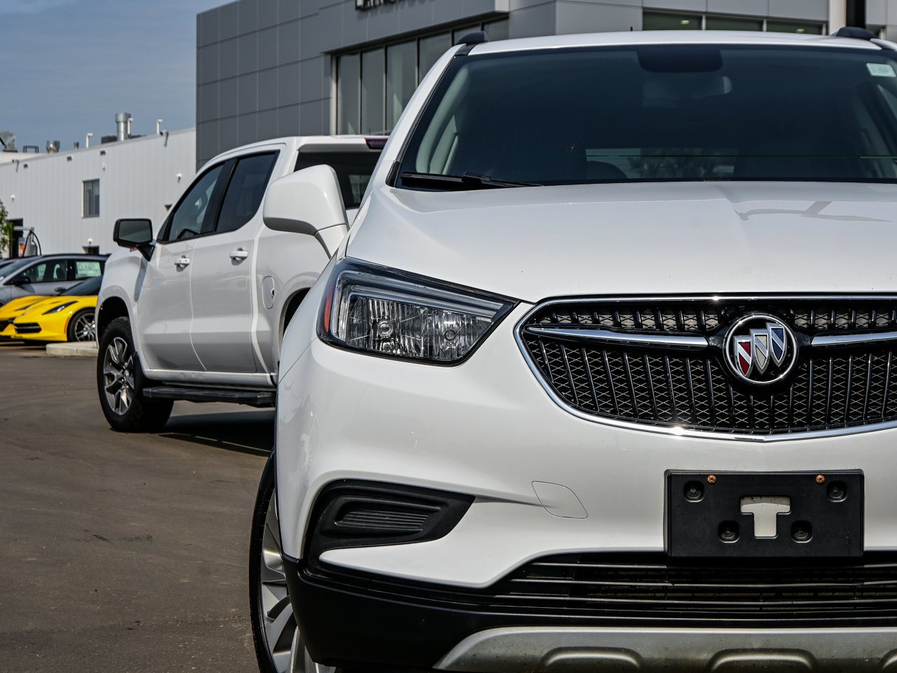 2020 Buick Encore AWD 4dr Preferred White Sherwood Park - photo #4
