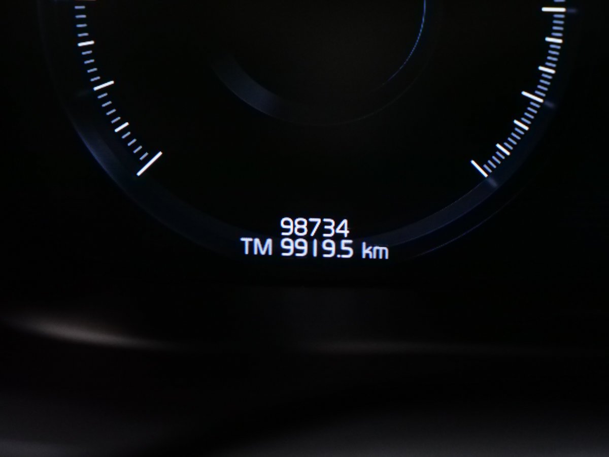 Volvo XC60 T6 MOMENTUM CLIMATE 2021 Blanc Montréal - photo #8