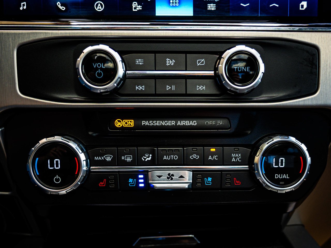 2022 Ford Super Duty F-350 SRW Platinum 4WD Crew Cab 6.75' Box Black Sherwood Park - photo #27