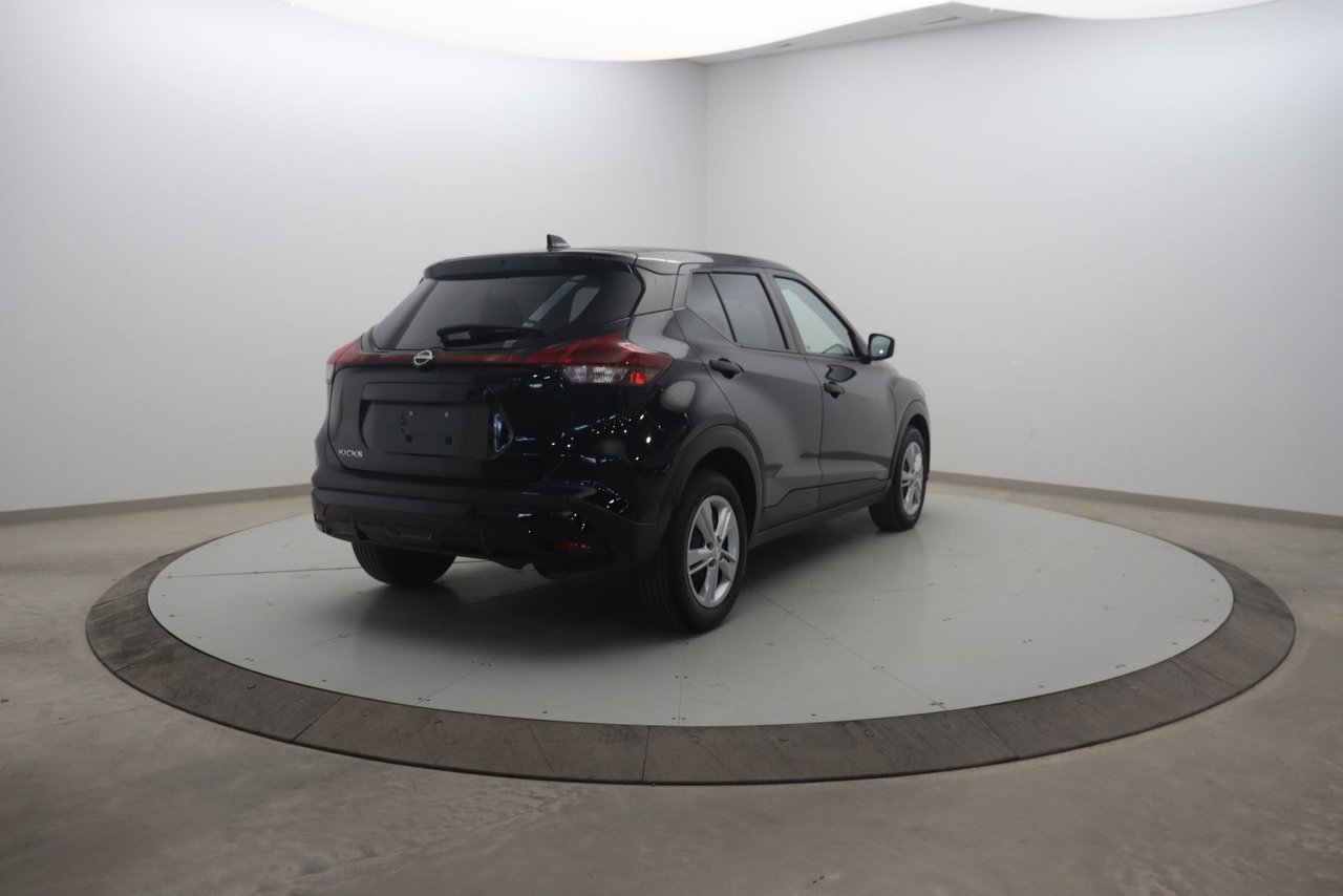 2024 Nissan Kicks VIN 3N1CP5BV3RL504608 Black Baie-Comeau - photo #3