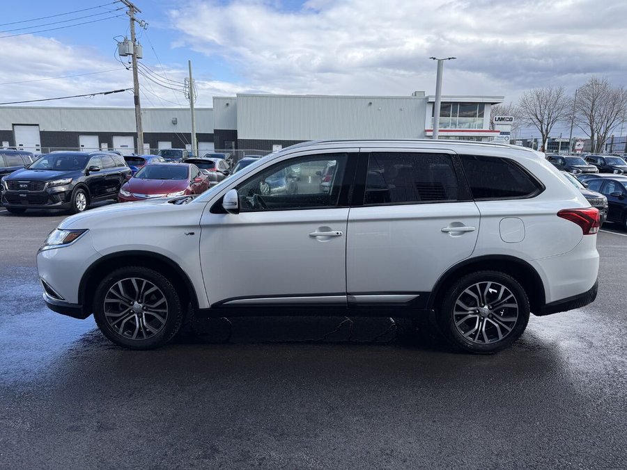 Mitsubishi Outlander SE AWC, 7 passagers, Démarreur à distance 2017 Blanc
