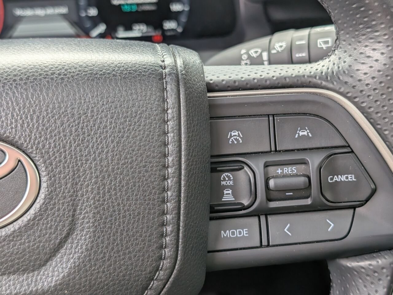 Toyota 4Runner LIMITED/AWD/SIÈGES CHAUFFANTS/TOIT OUVRANT/VOLANT CHAUFFANT/BLUETOOTH/AC BIZONE 2025 Gris Underground Sherbrooke - photo #12
