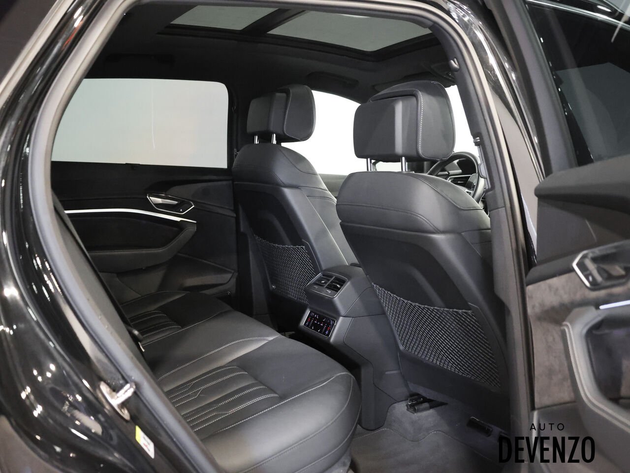 2019 Audi e-tron Black Saint-Eustache - photo #8