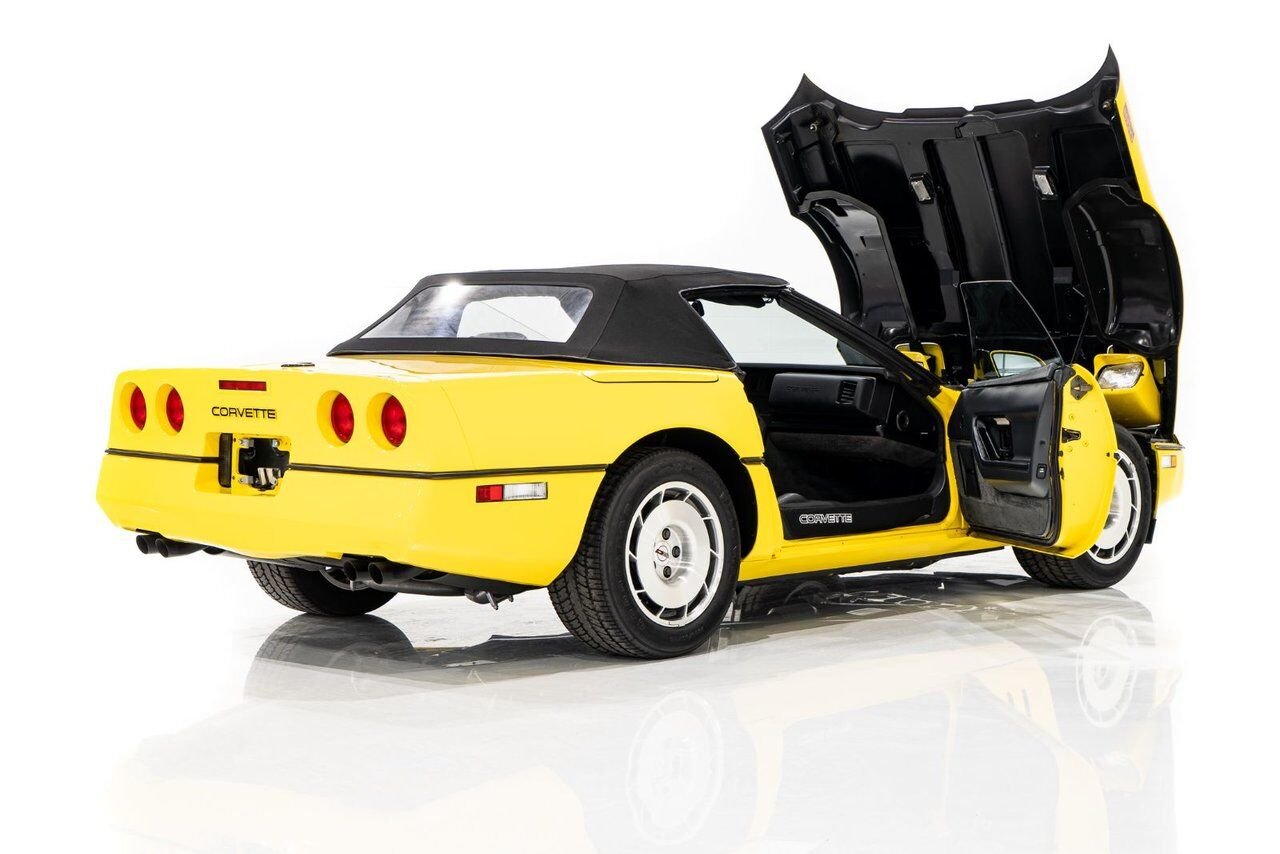 1986 Chevrolet Corvette Pace Car livery with only 17,380km (10,800miles) Yellow Montreal - photo #33