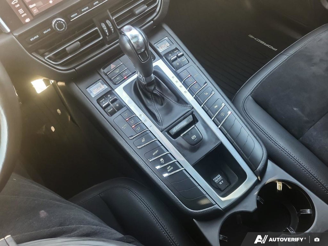 2021 Porsche Macan WP1AA2A50MLB05924 Black Mirabel - photo #20