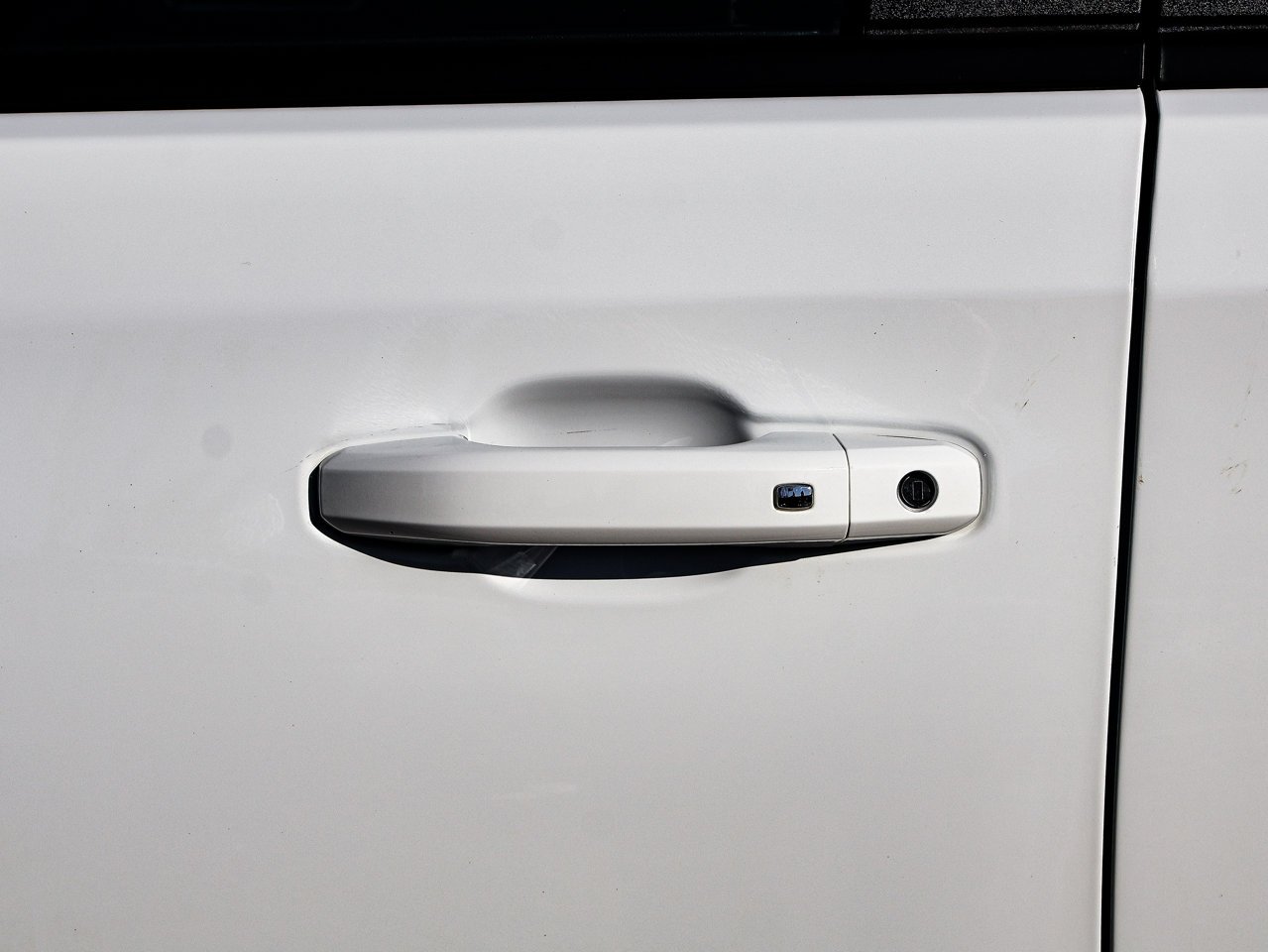 2024 Chevrolet Silverado 1500 4WD Crew Cab 147 RST White Sherwood Park - photo #7