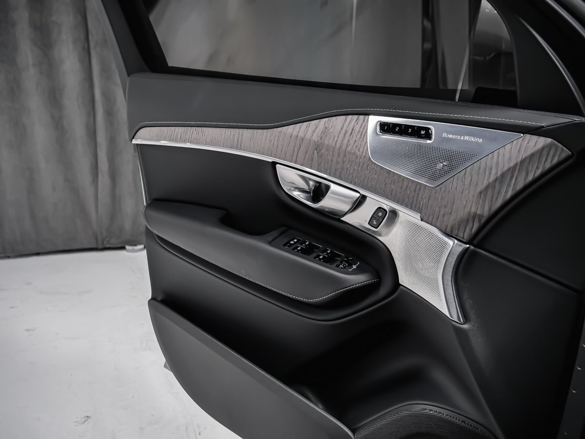 Volvo XC90 B6 ULTIMATE BRIGHT BOWERS & WILKINS 2024 SILVER DOWN Montréal - photo #9