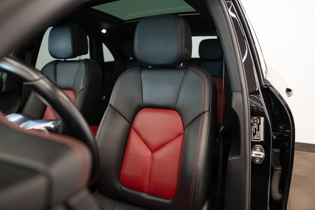 2018 Porsche Macan Sport \\ LOW KM Black Kirkland - photo #17
