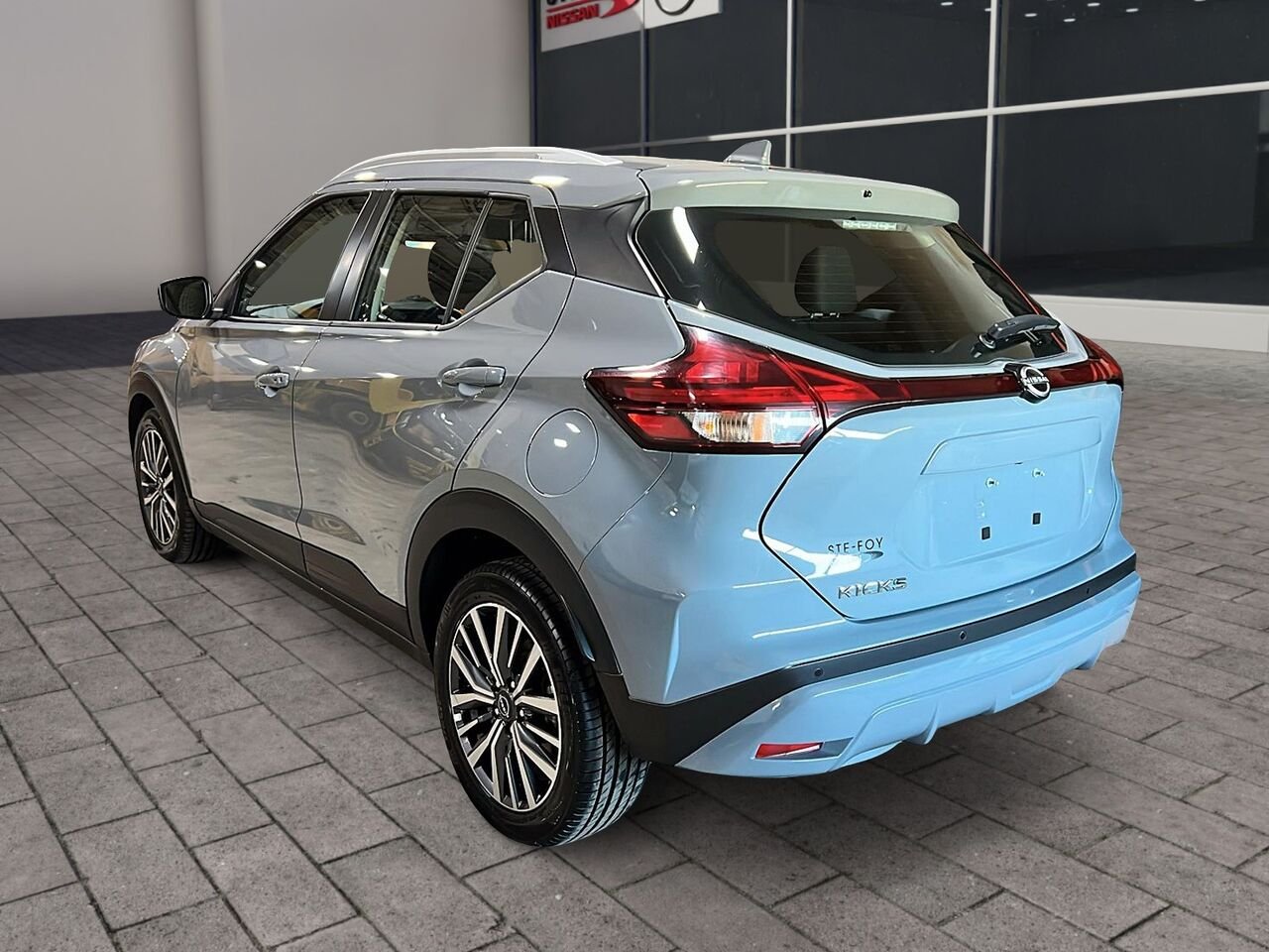 Nissan KICKS PLAY SV TA 2025 Gris Québec - photo #3