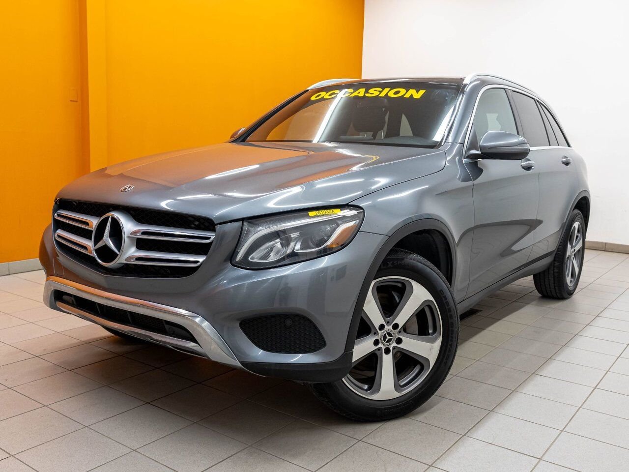 Mercedes-Benz GLC 300 4MATIC *TOIT* NAV CUIR SIÈGES CHAUFF 2018 Gris Saint-Jérôme - photo #0