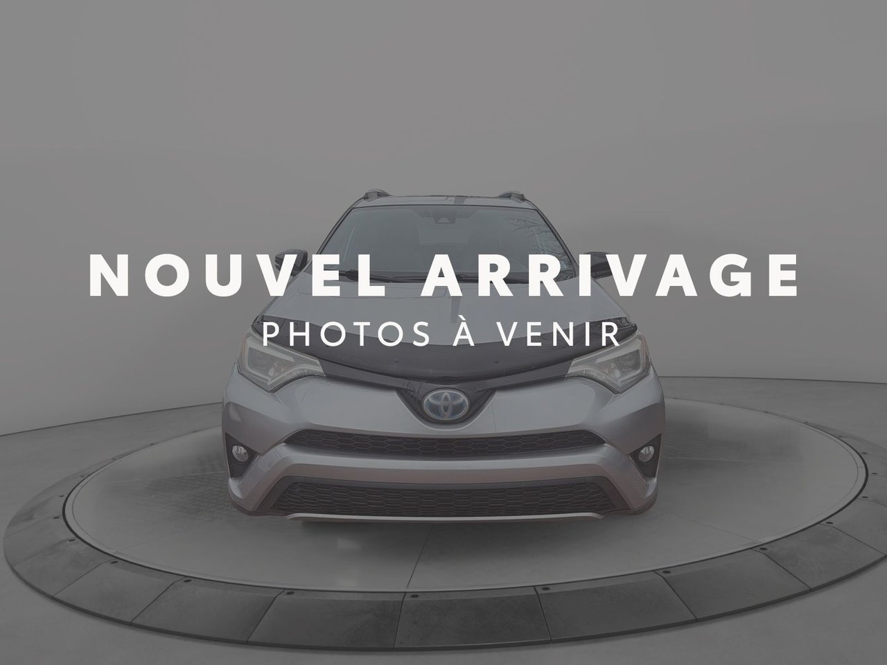 Toyota RAV4 Hybride NIV JTMJJREV4HD150885 2017 Argent Chicoutimi - photo #1
