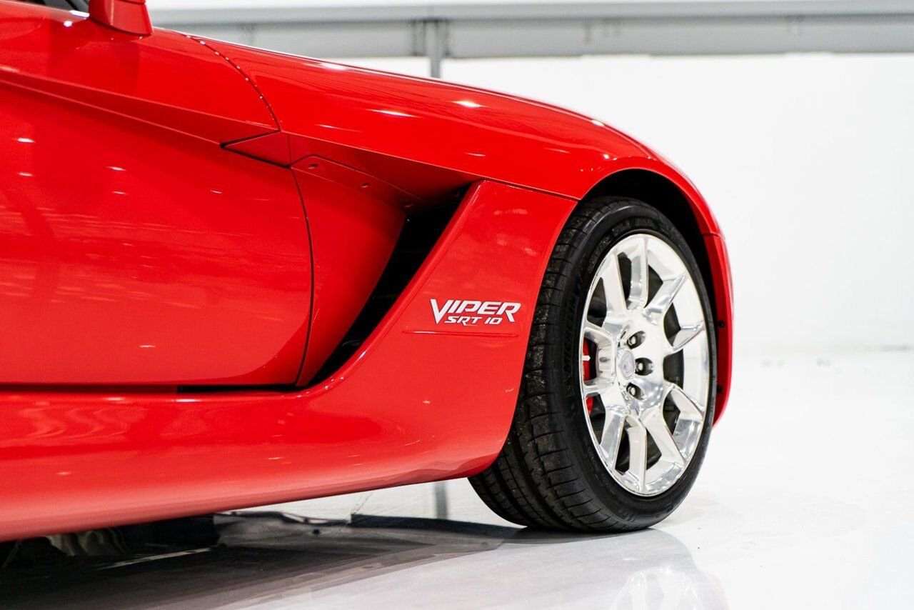Dodge Viper Clean Title With Only 2,063 km (1,282 Miles) From New 2008 Rouge Montréal - photo #4
