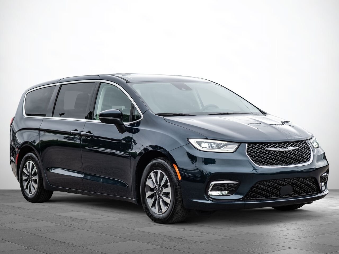 Chrysler Pacifica Hybrid 2023 Bleu Sainte-Julienne - photo #1