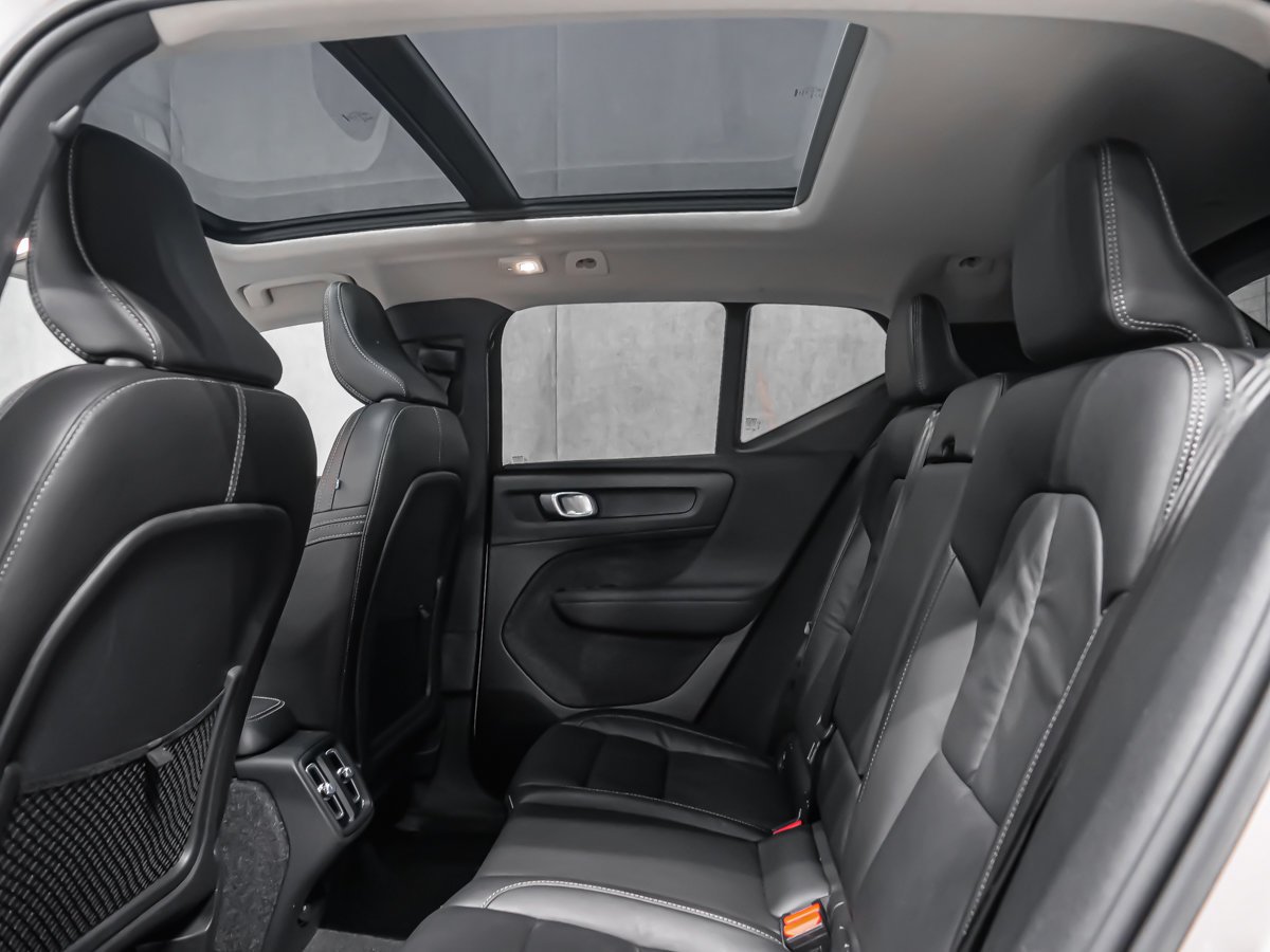 2023 Volvo XC40 B5 PLUS BRIGHT CLIMATE Purple Montreal - photo #11