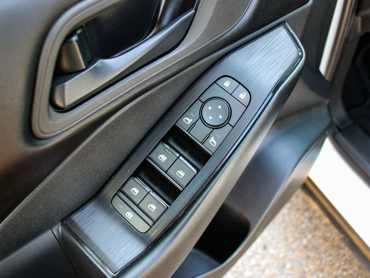 2024 Nissan Rogue AWD S White Sherwood Park - photo #15