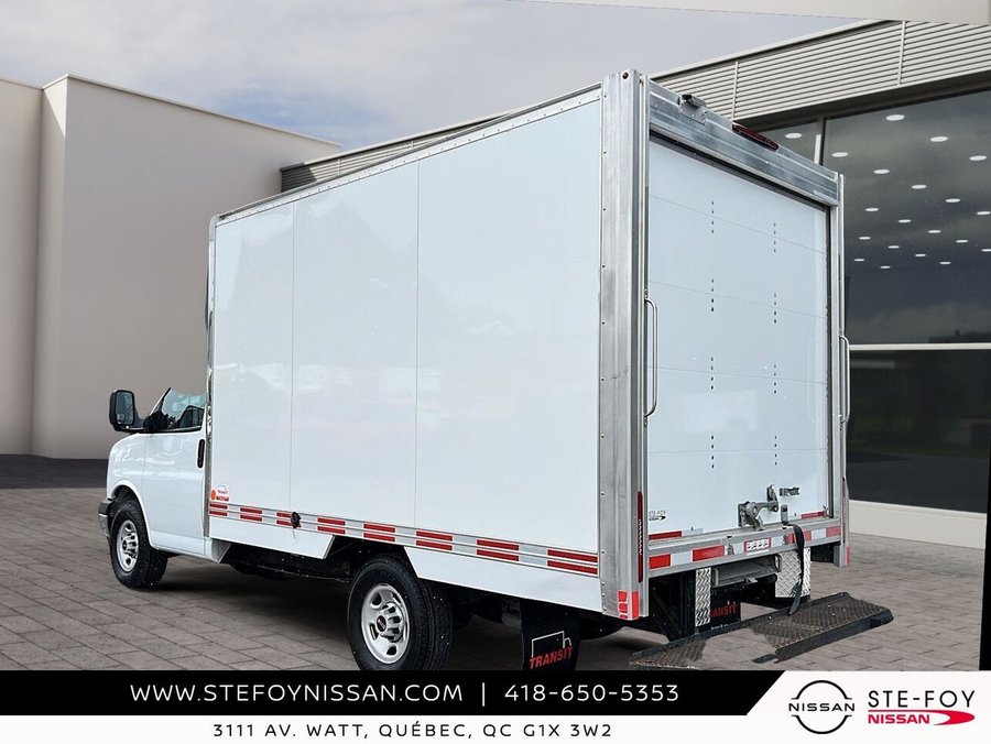 GMC Fourgonnette commerciale tronquée Savana S6426 2023 Blanc
