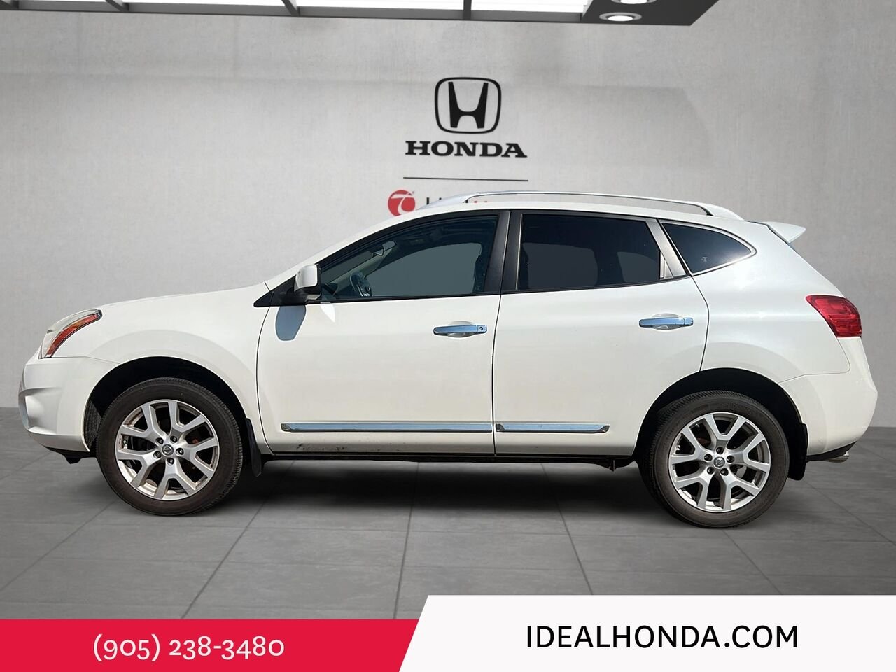 2013 Nissan Rogue White Mississauga - photo #0