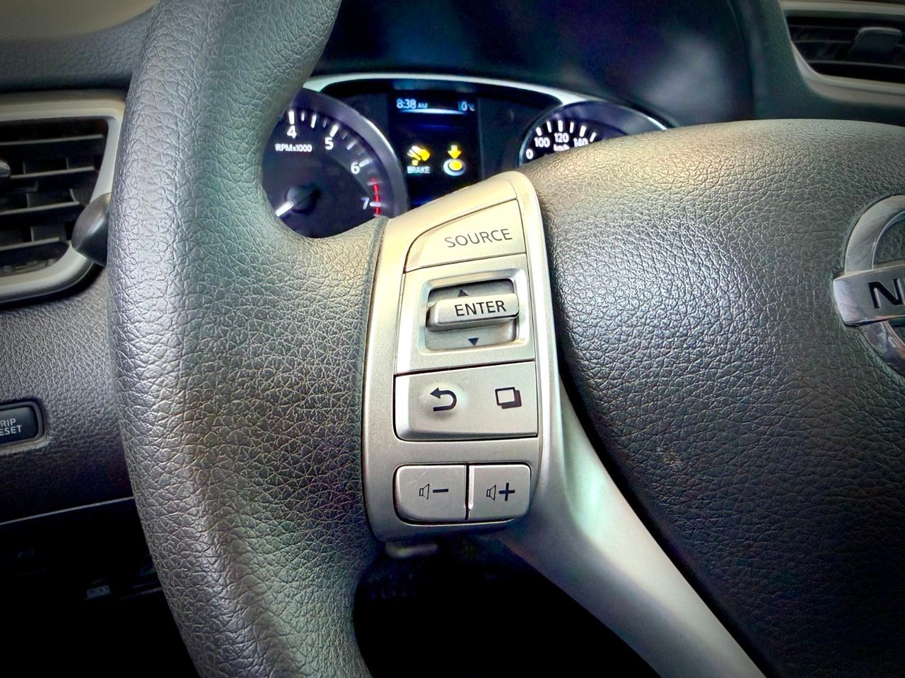2016 Nissan Rogue White Notre-Dame-des-Prairies - photo #25