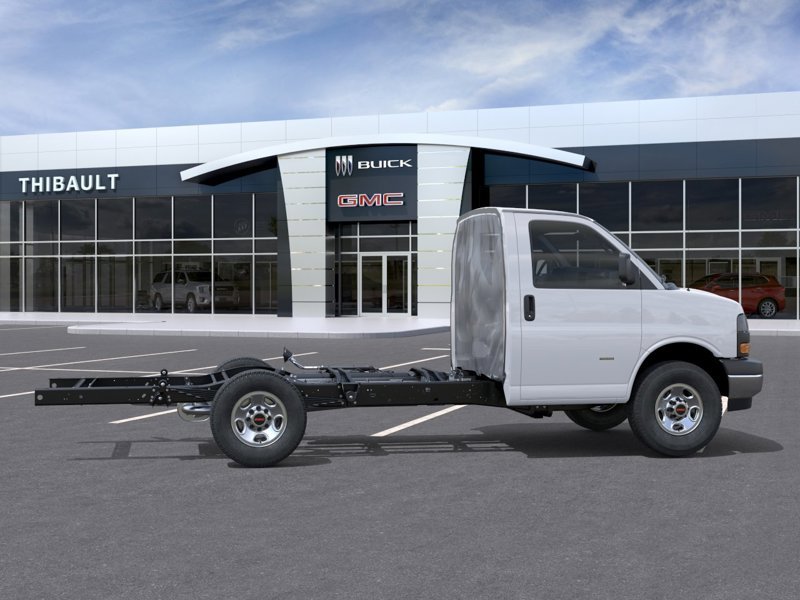 2026 GMC Savana Commercial Cutaway 3500 fourgonnette 139 po SUMMIT WHITE Sherbrooke - photo #4