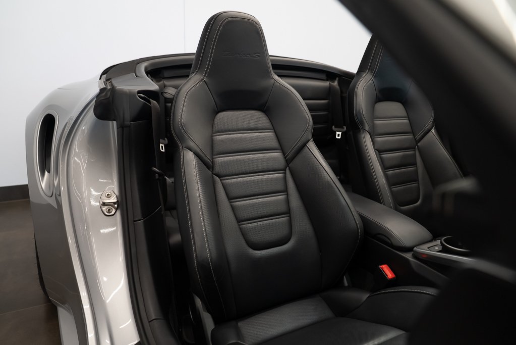 Porsche 911 Turbo S cabriolet 2023 Argent Kirkland - photo #15