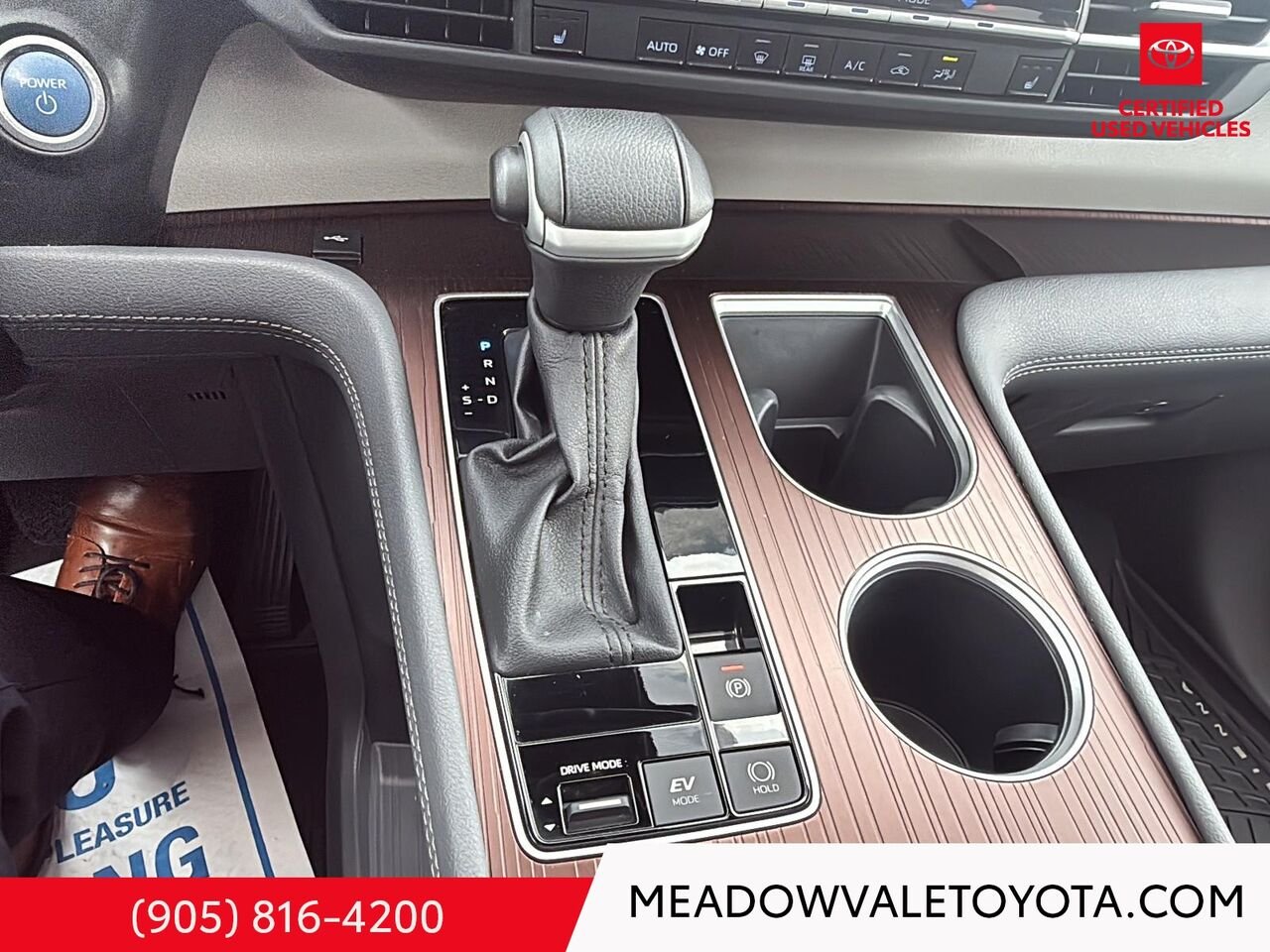 2024 Toyota Sienna One Owner, 4 New Tires, Midnight Black Metallic Mississauga - photo #17