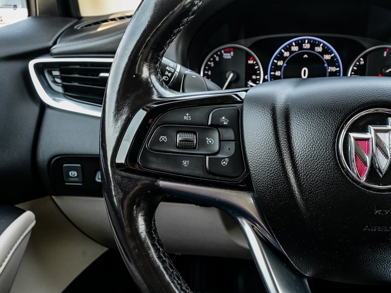 2022 Buick Enclave AWD 4dr Avenir White Sherwood Park - photo #24