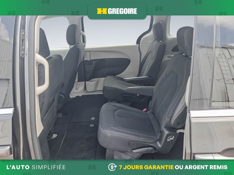 2019 Chrysler Pacifica Grey Laval - photo #21