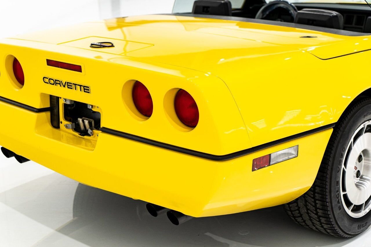 1986 Chevrolet Corvette Pace Car livery with only 17,380km (10,800miles) Yellow Montreal - photo #66