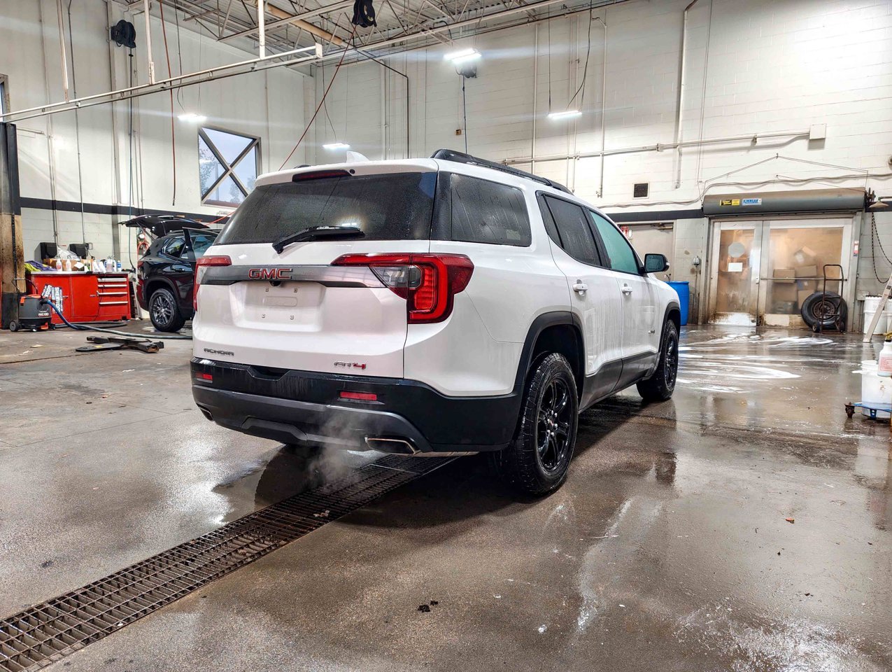 2023 GMC Acadia AWD 4dr AT4 White Sherwood Park - photo #5