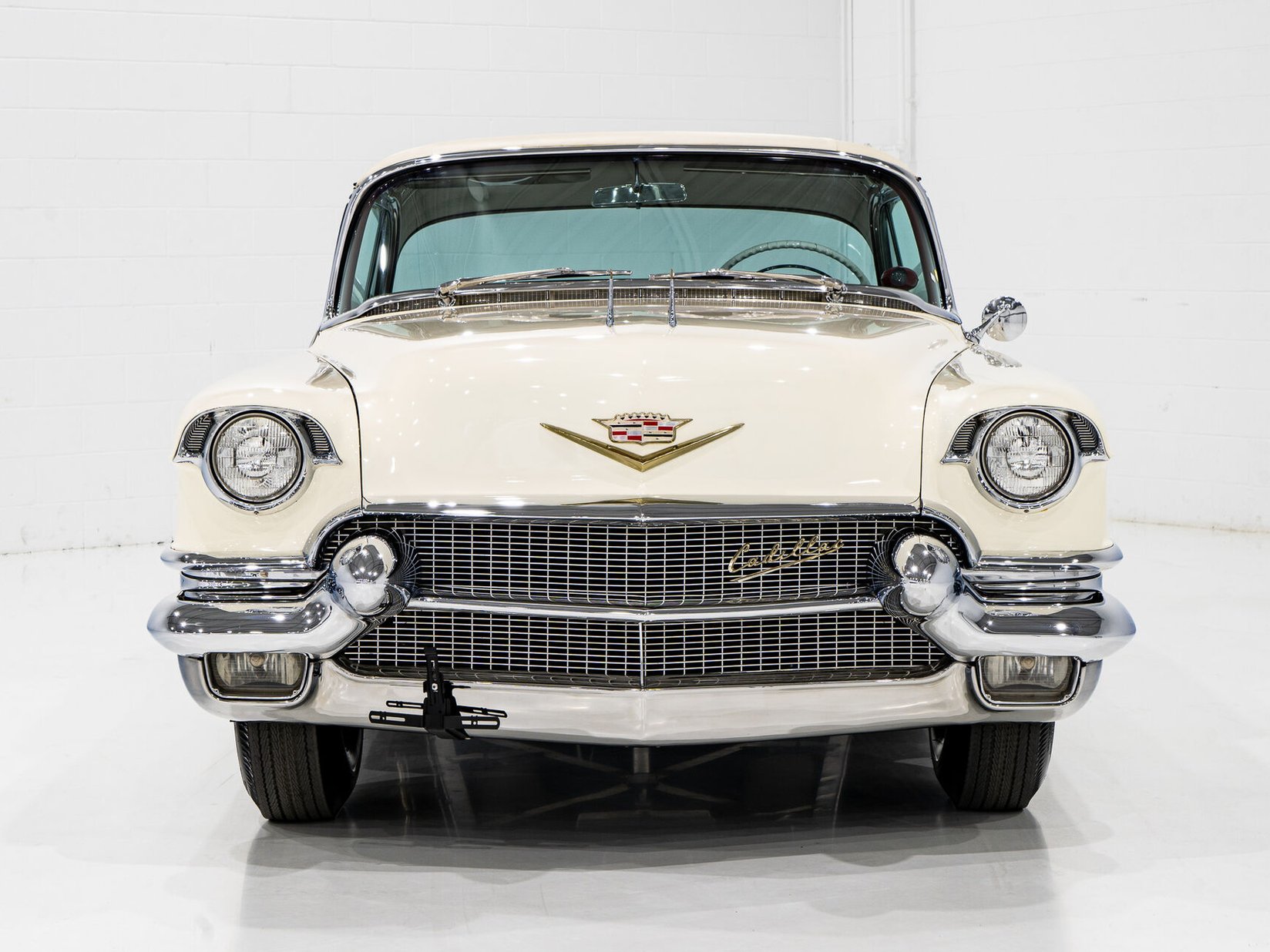 1956 Cadillac Eldorado Seville With Factory A/C | PRIX EN USD White Montreal - photo #2