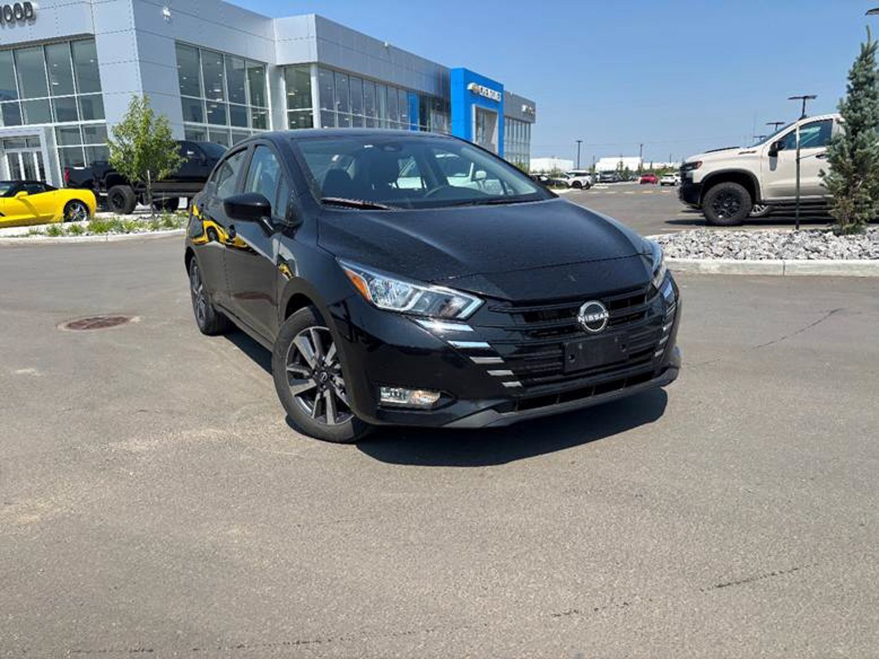 2025 Nissan Versa SV CVT White Sherwood Park - photo #1