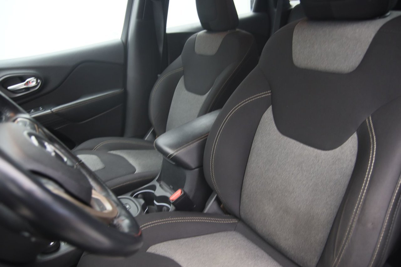 2015 Jeep Cherokee VIN 1C4PJMAS2FW729092 Grey Chicoutimi - photo #6