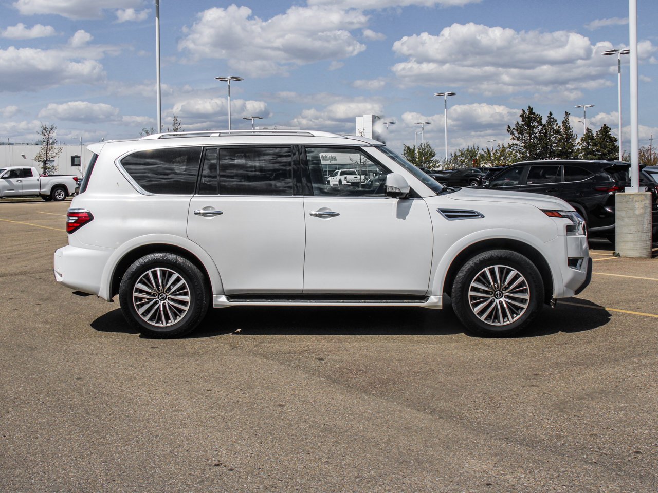 2024 Nissan Armada 4x4 SL White Sherwood Park - photo #9