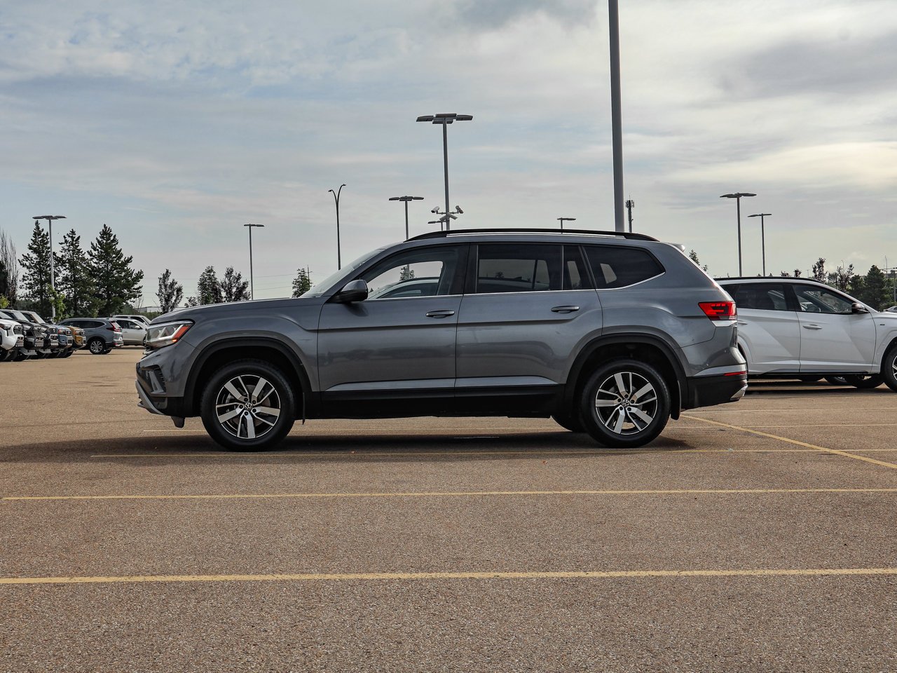 2022 Volkswagen Atlas Comfortline 3.6 FSI 4MOTION Grey Sherwood Park - photo #4