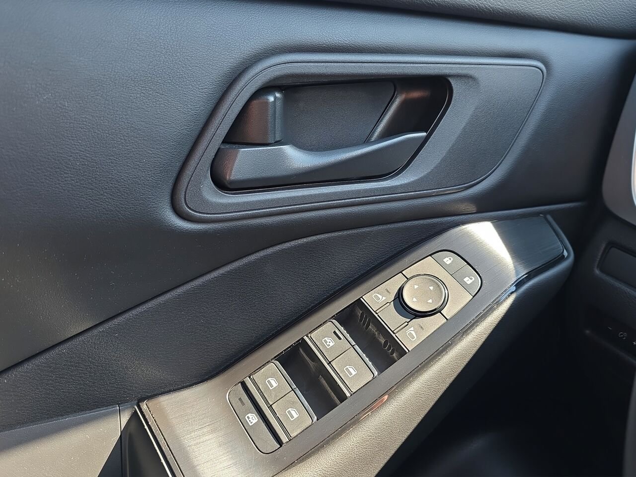 2024 Nissan Rogue S TI, volant chauffant, détecteur d'angles morts, cruise control Black Val-David - photo #13