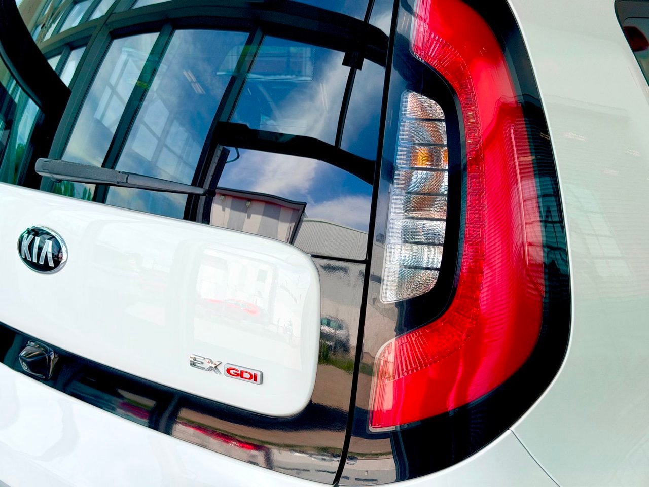 2016 Kia Soul White Notre-Dame-des-Prairies - photo #9