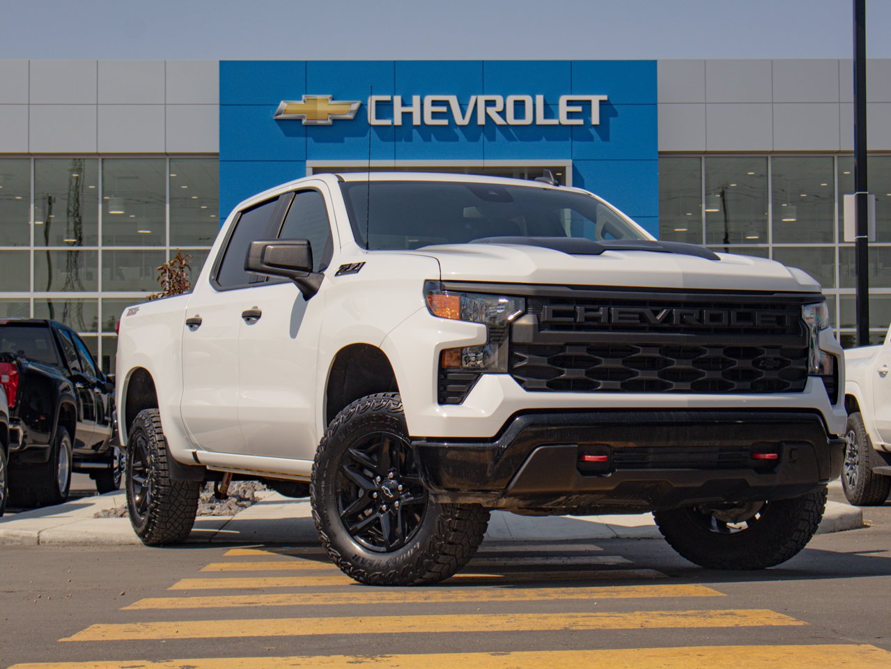 2024 Chevrolet Silverado 1500 4WD Crew Cab 147 Custom Trail Boss White Sherwood Park - photo #13