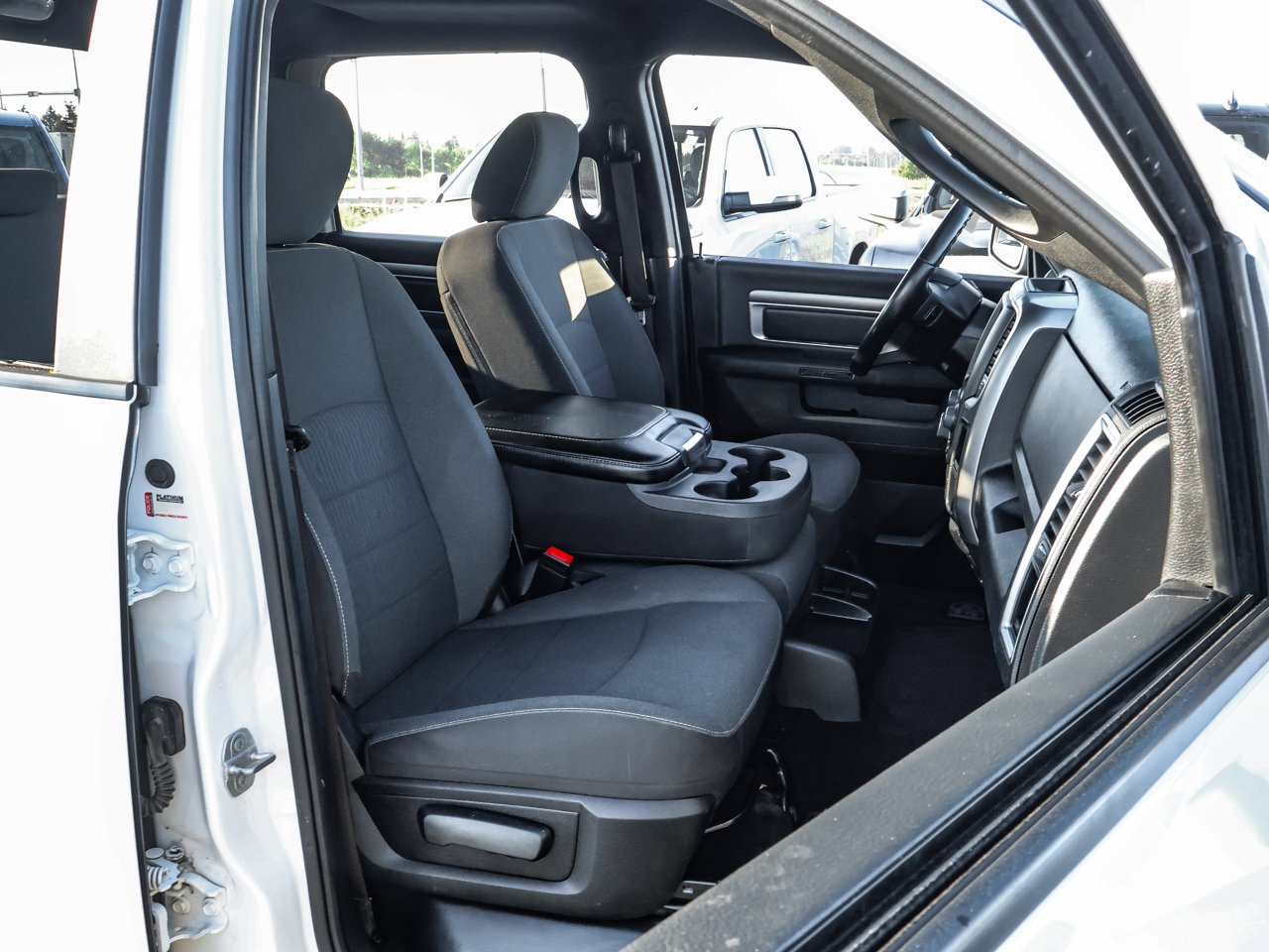 2022 Ram 1500 Classic Warlock 4x4 Crew Cab 5'7 Box White Sherwood Park - photo #14