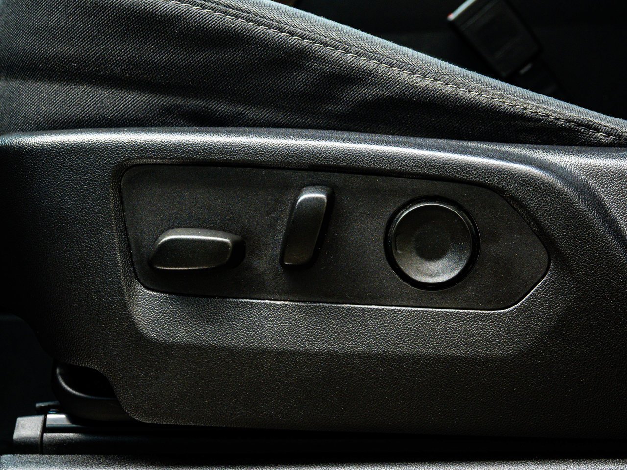 2022 Chevrolet Silverado 1500 4WD Crew Cab 147 LT Trail Boss Black Sherwood Park - photo #18