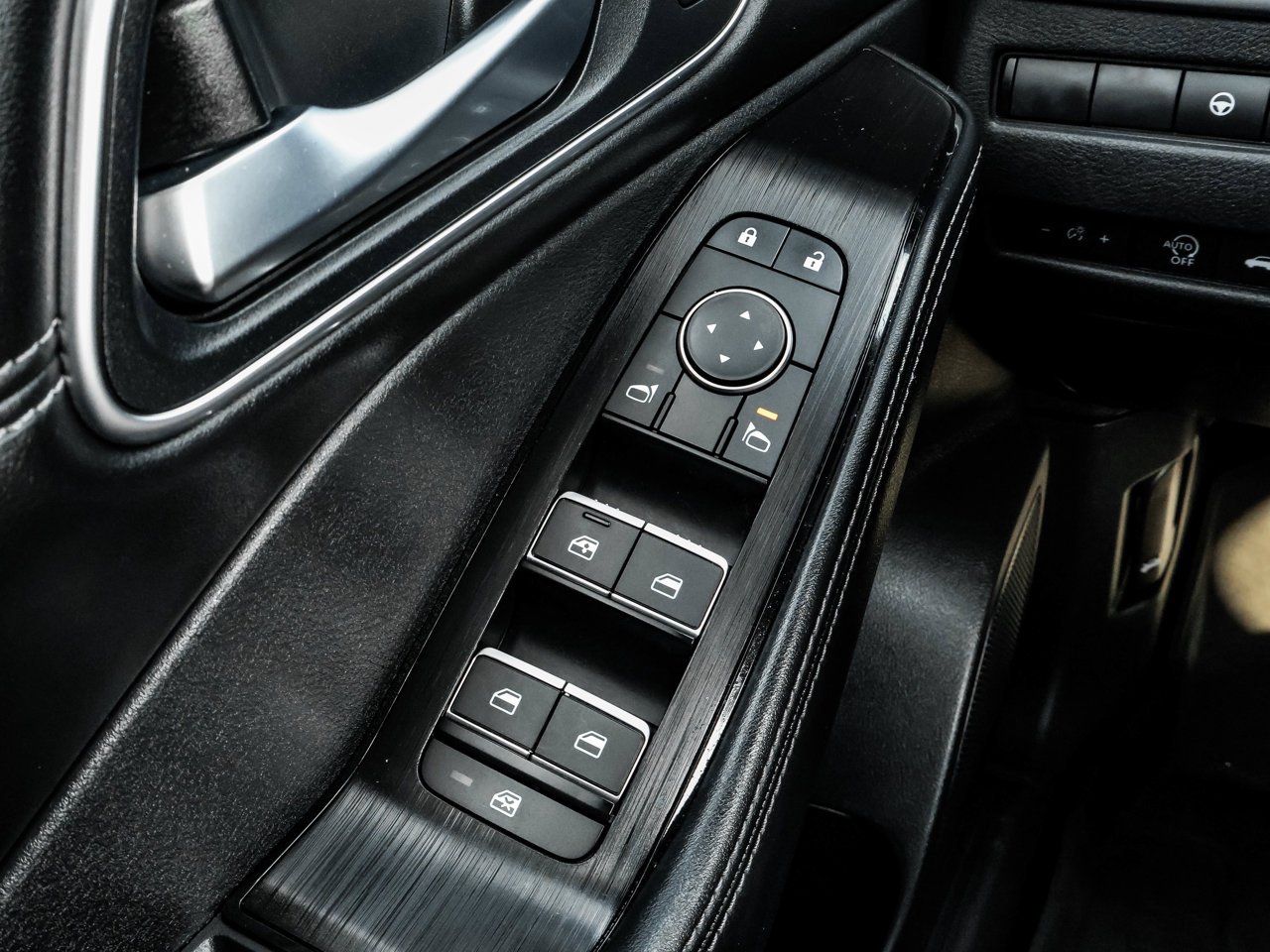 2024 Nissan Rogue AWD Platinum White Sherwood Park - photo #18